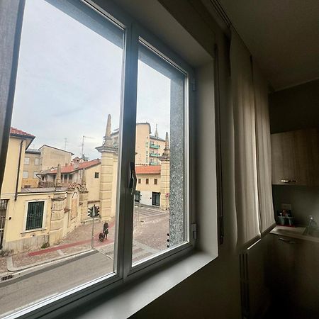 Casa Tito - Accogliente Monolocale A Due Passi Dalla Stazione เชซาโน มาแดร์โน ภายนอก รูปภาพ