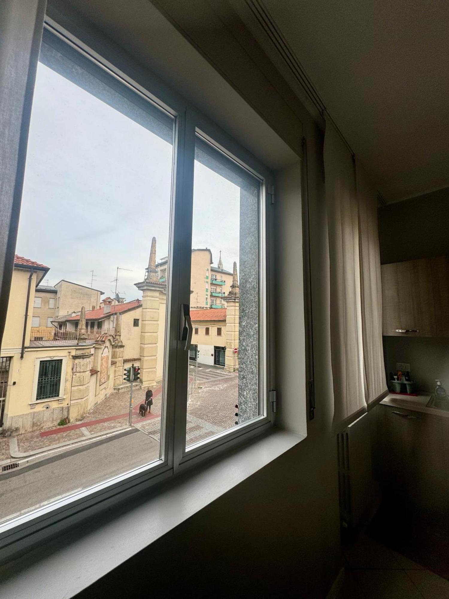 Casa Tito - Accogliente Monolocale A Due Passi Dalla Stazione เชซาโน มาแดร์โน ภายนอก รูปภาพ