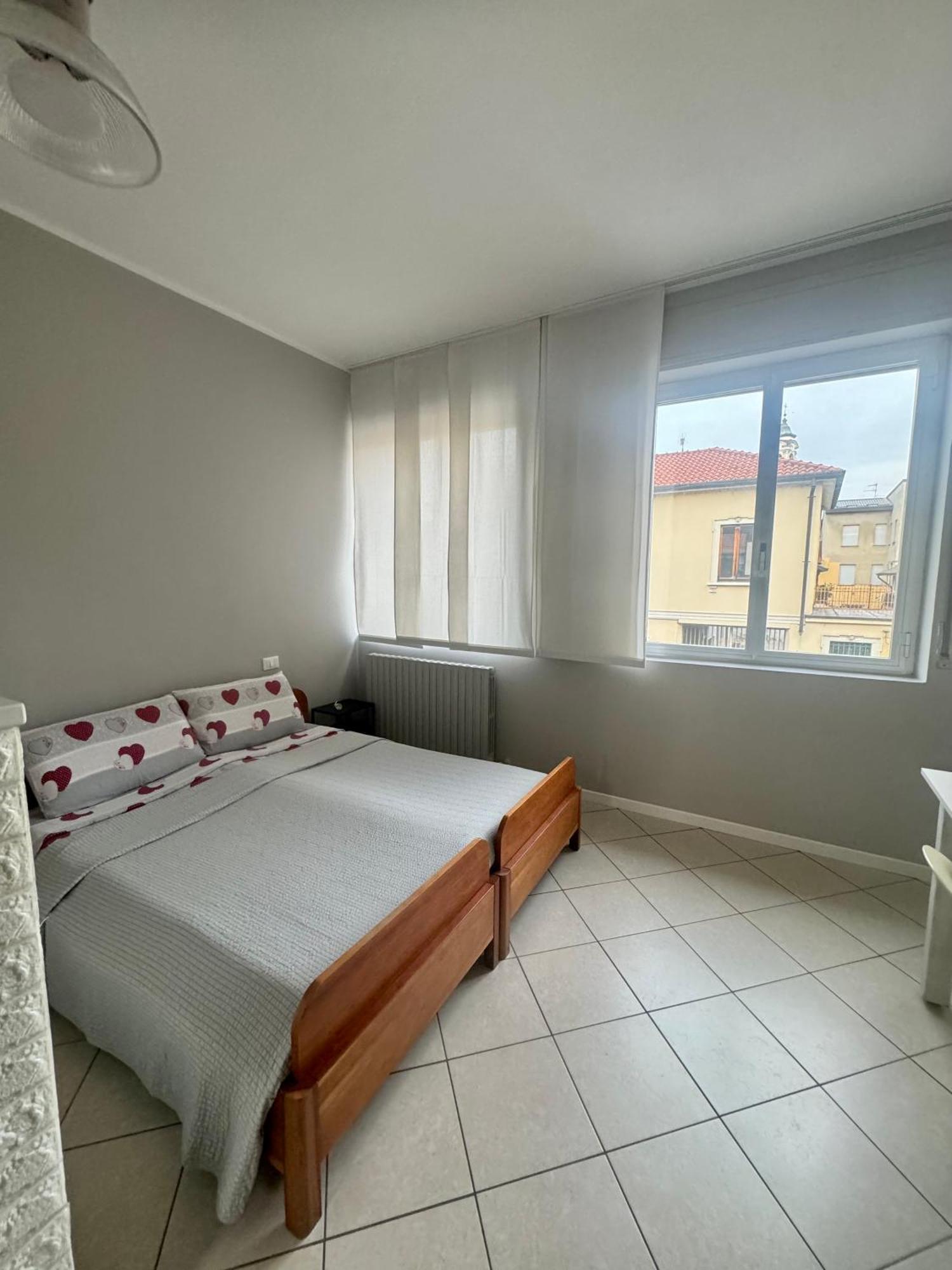 Casa Tito - Accogliente Monolocale A Due Passi Dalla Stazione เชซาโน มาแดร์โน ภายนอก รูปภาพ