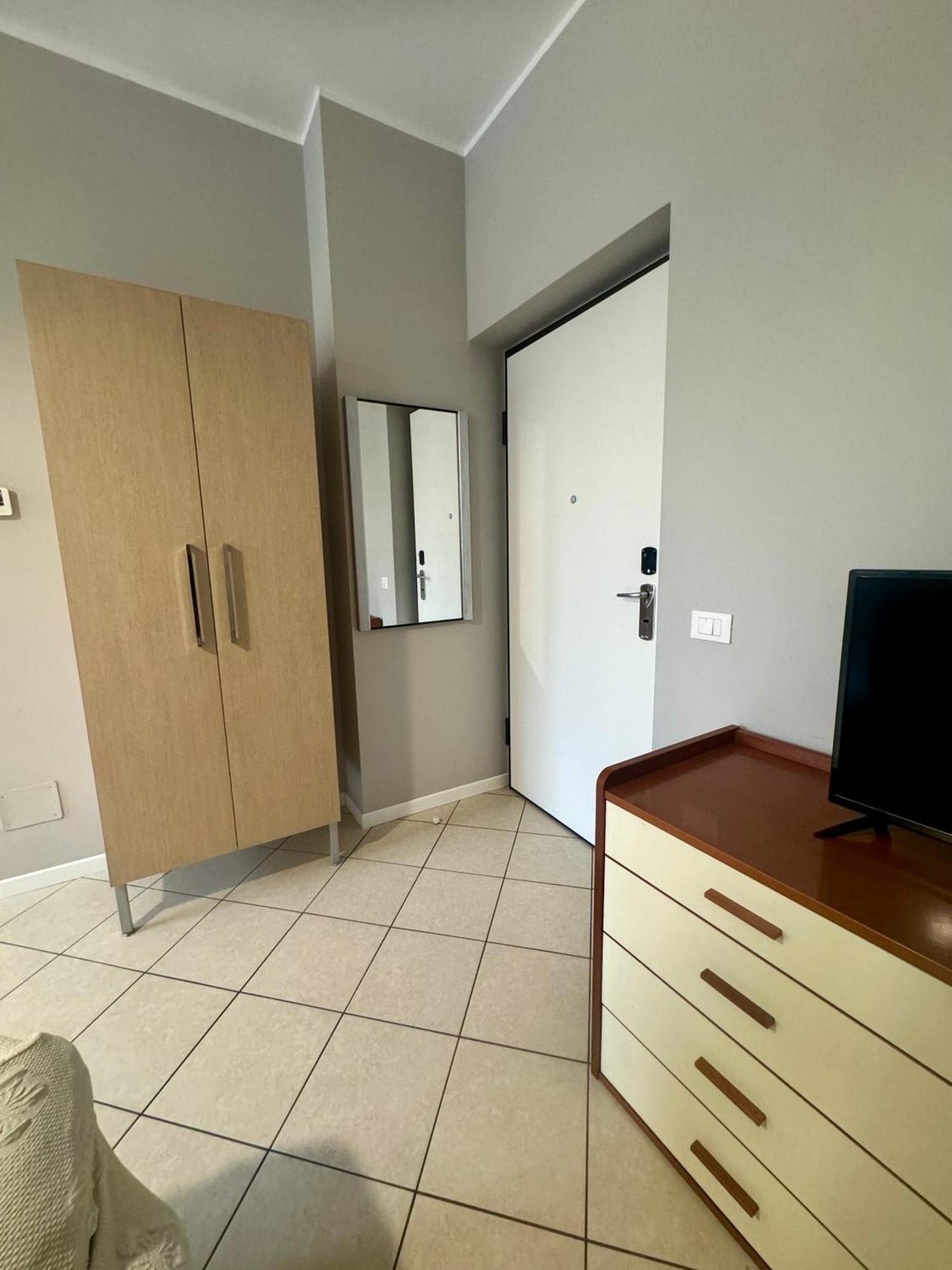 Casa Tito - Accogliente Monolocale A Due Passi Dalla Stazione เชซาโน มาแดร์โน ภายนอก รูปภาพ