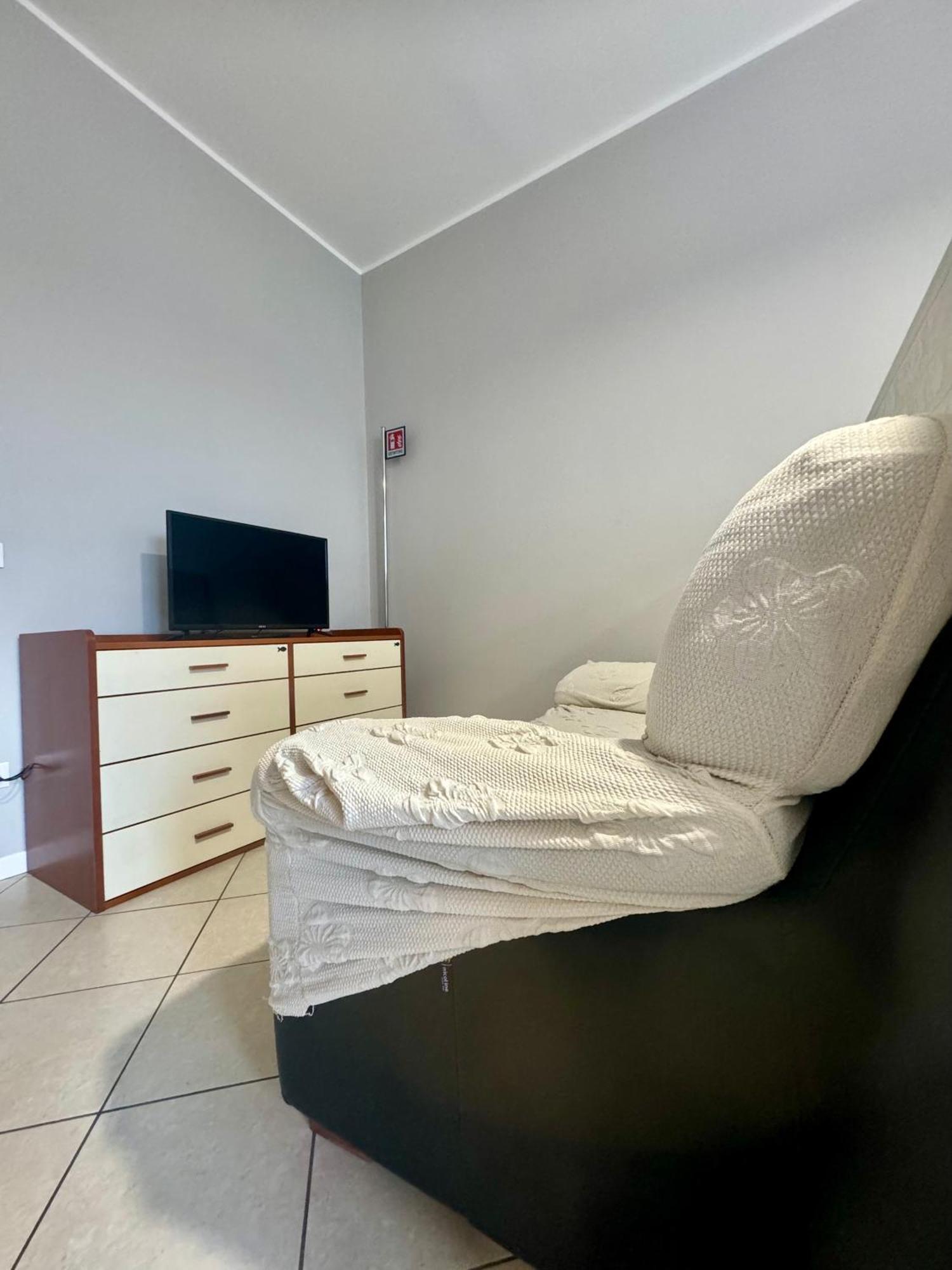 Casa Tito - Accogliente Monolocale A Due Passi Dalla Stazione เชซาโน มาแดร์โน ภายนอก รูปภาพ